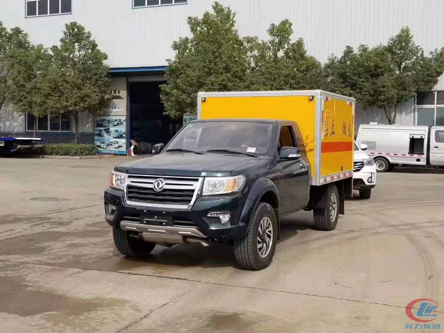 東風(fēng)日產(chǎn)皮卡危險品運輸車