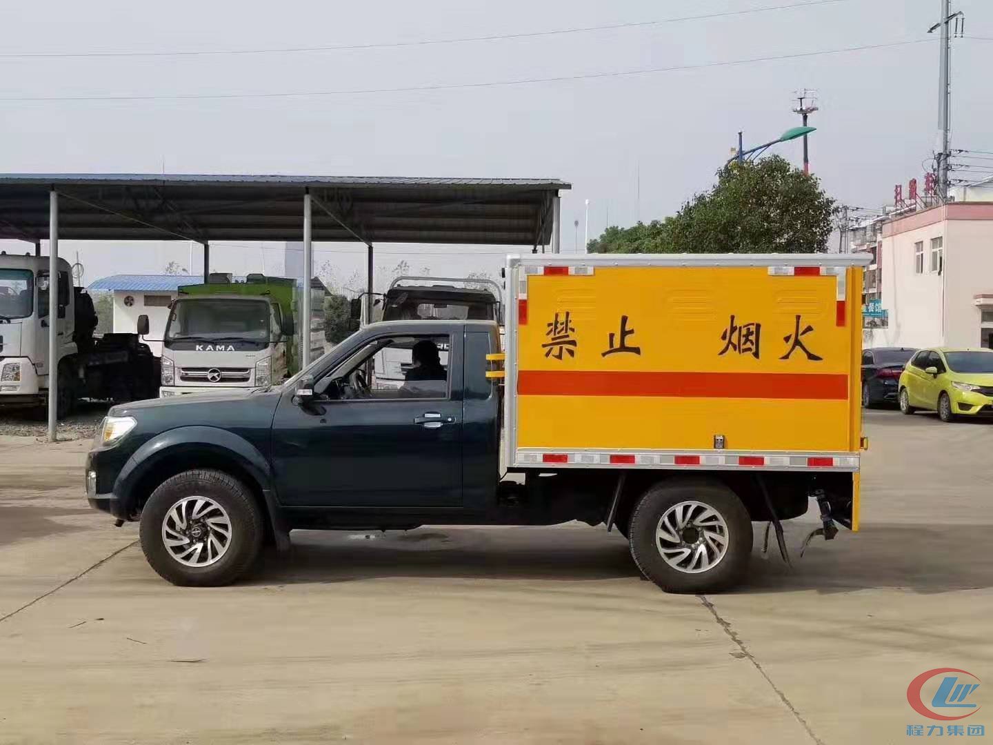 東風(fēng)日產(chǎn)皮卡防爆車(四驅(qū))側(cè)面圖