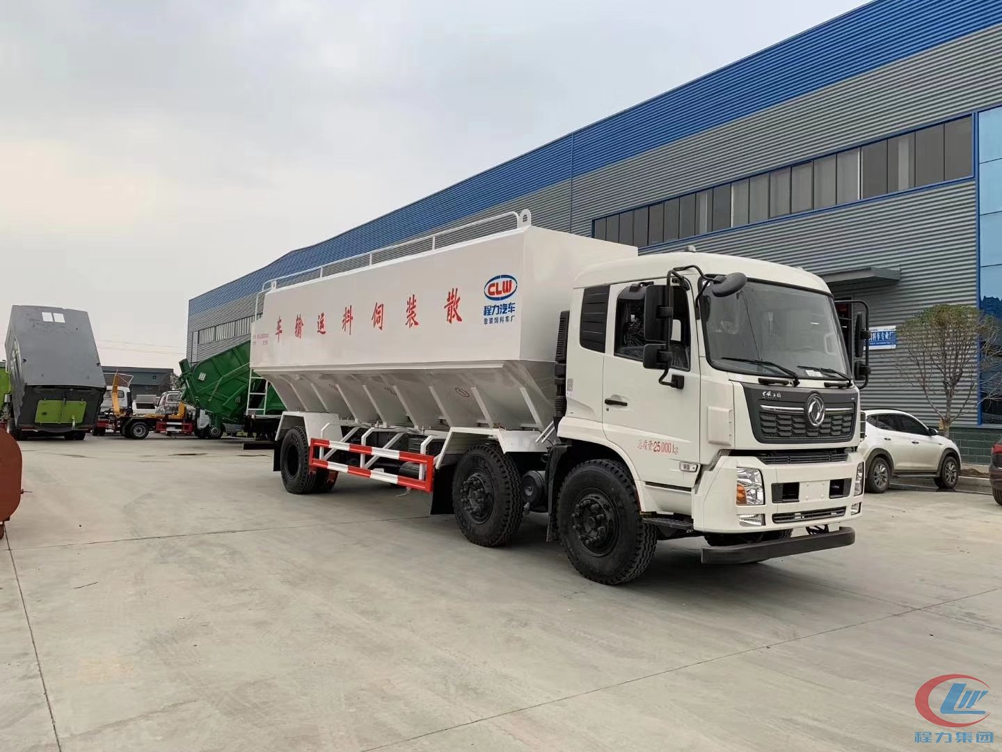 程力東風(fēng)天錦小三軸散裝飼料運輸車高清圖