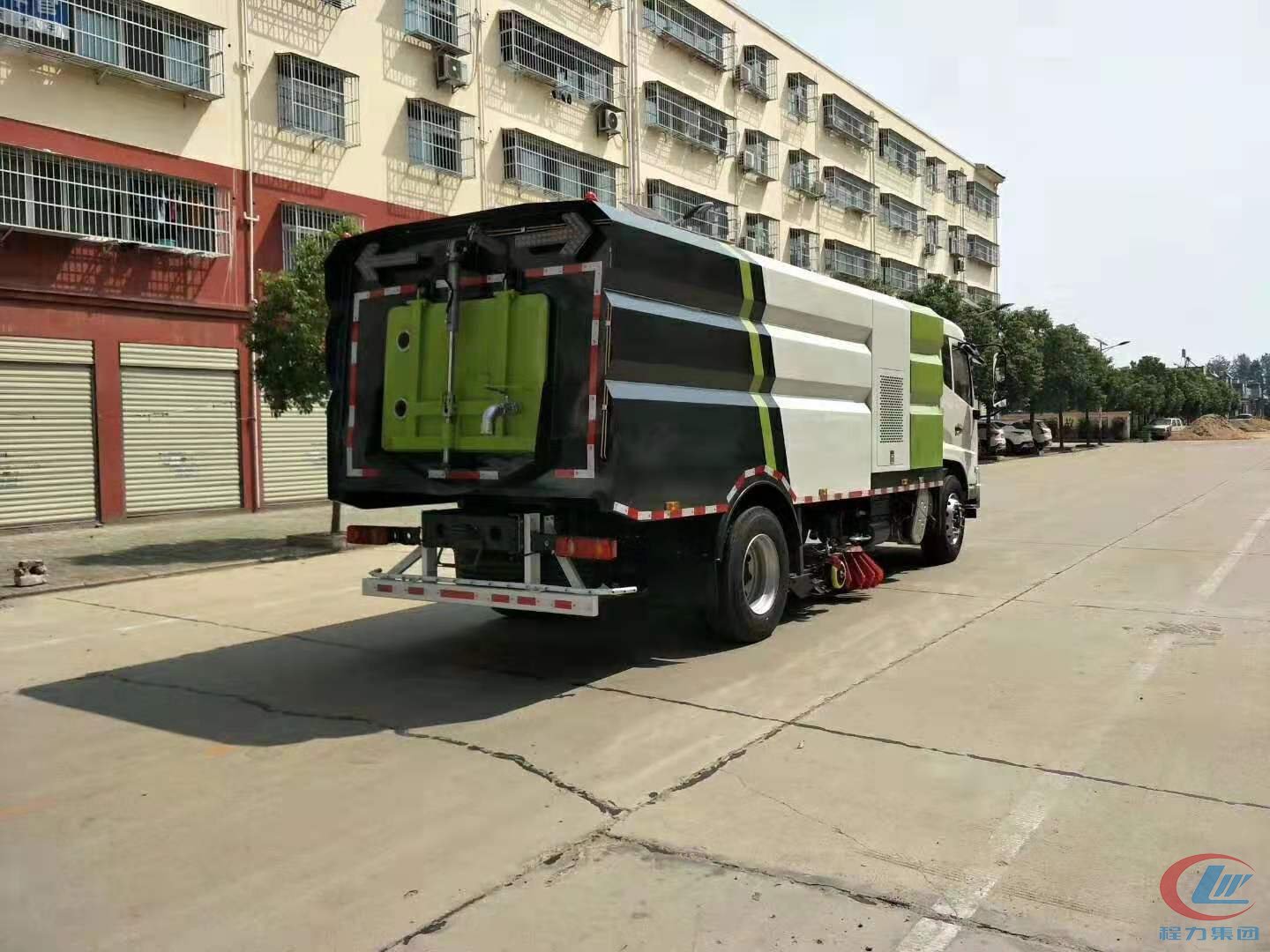 東風(fēng)天錦洗掃車(chē)