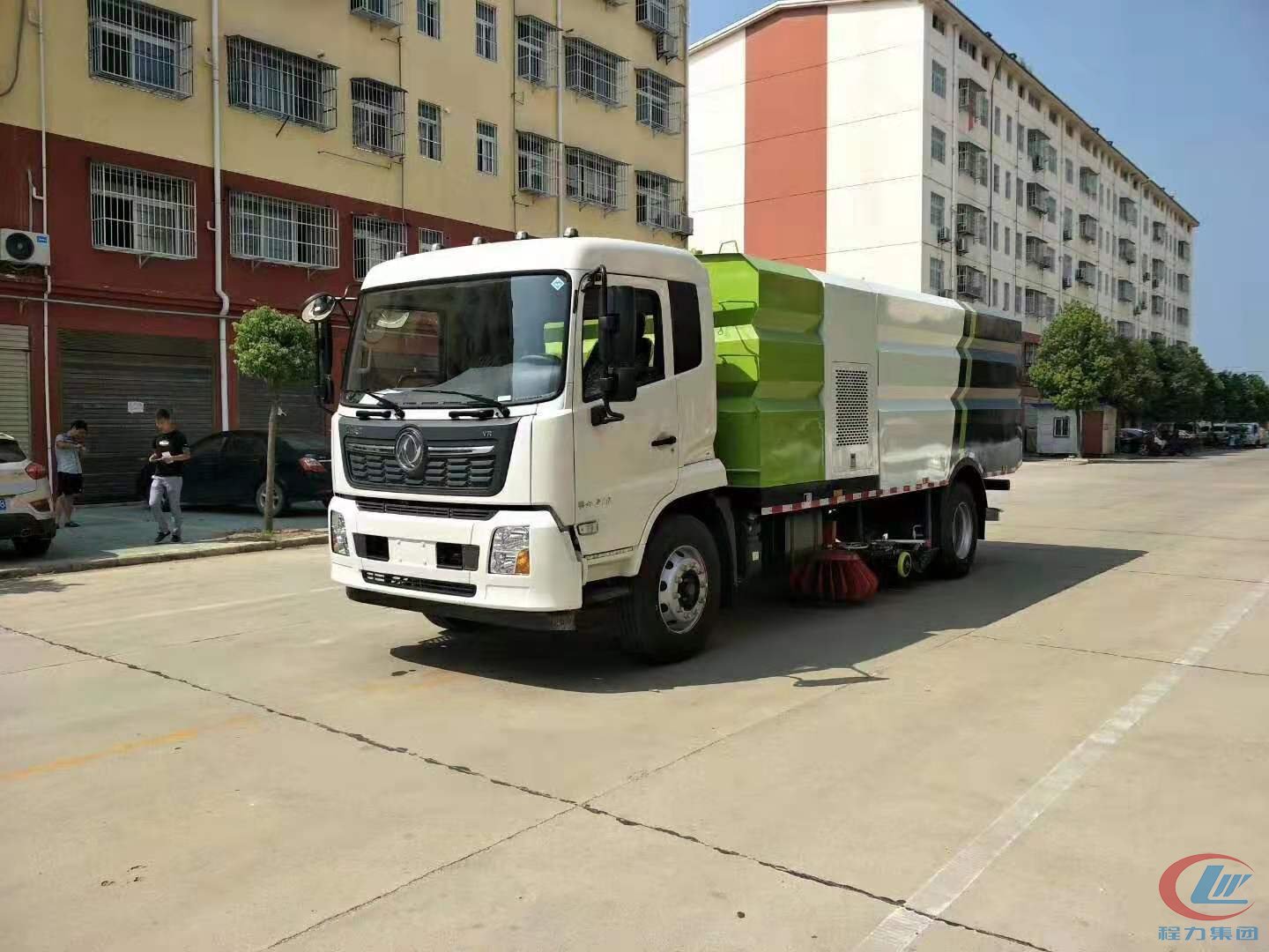 東風(fēng)天錦洗掃車(chē)