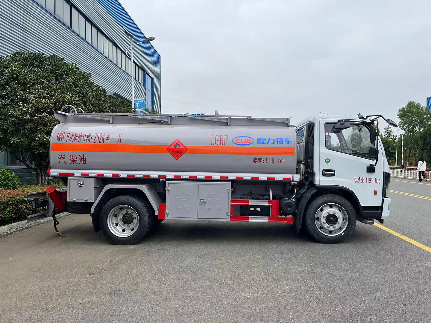 程力集團國六東風10立方油罐車/加油車