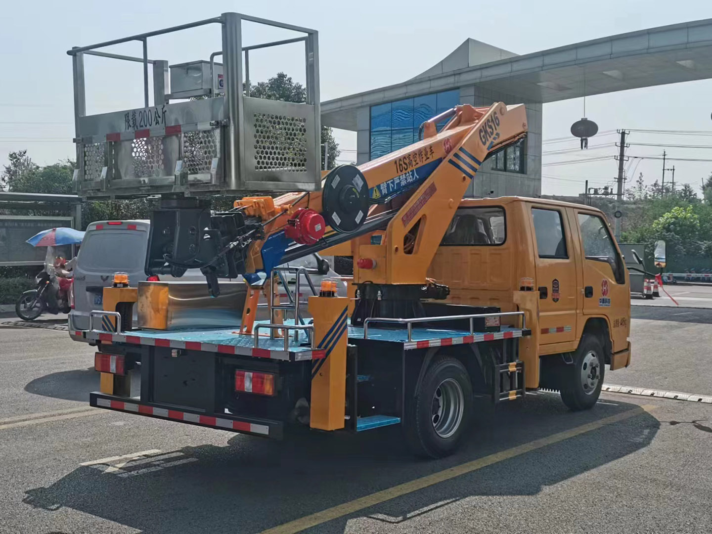 程力集團藍牌雙排駕駛室伸縮臂高空作業(yè)車