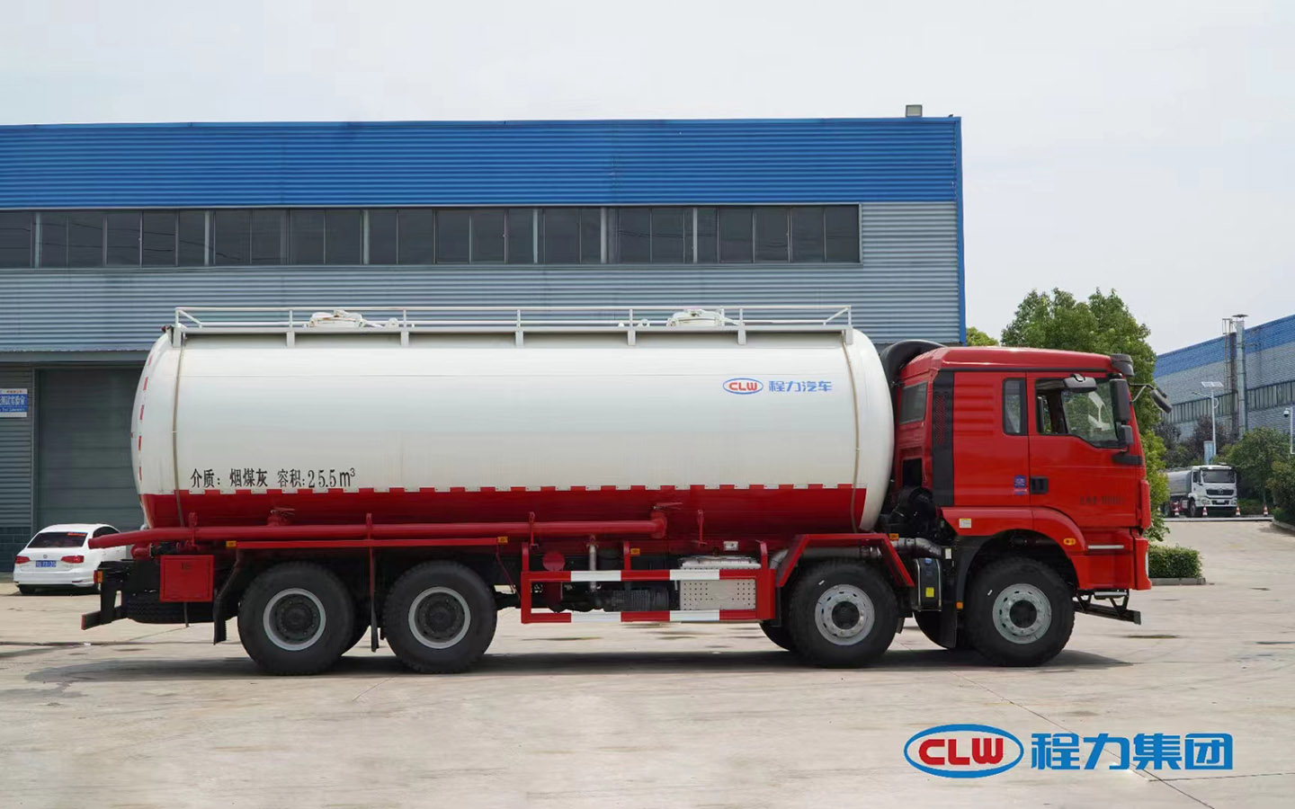 CL5310GFL6BWG型低密度粉粒物料運(yùn)輸車(chē)