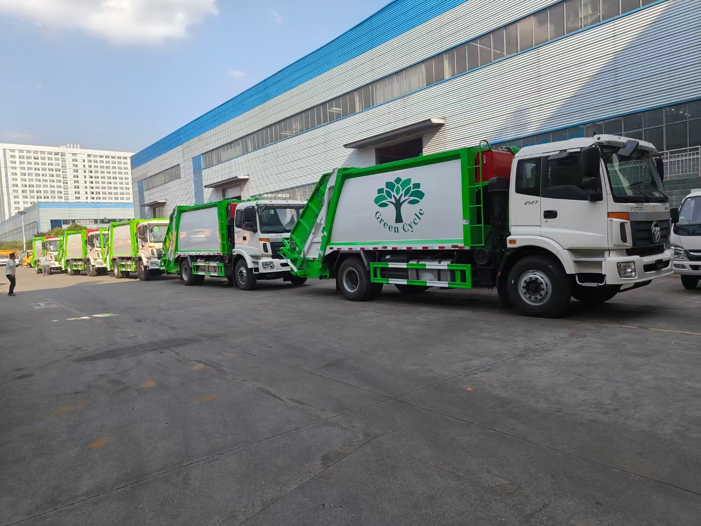 福田歐曼16立方出口壓縮垃圾車批量發(fā)車