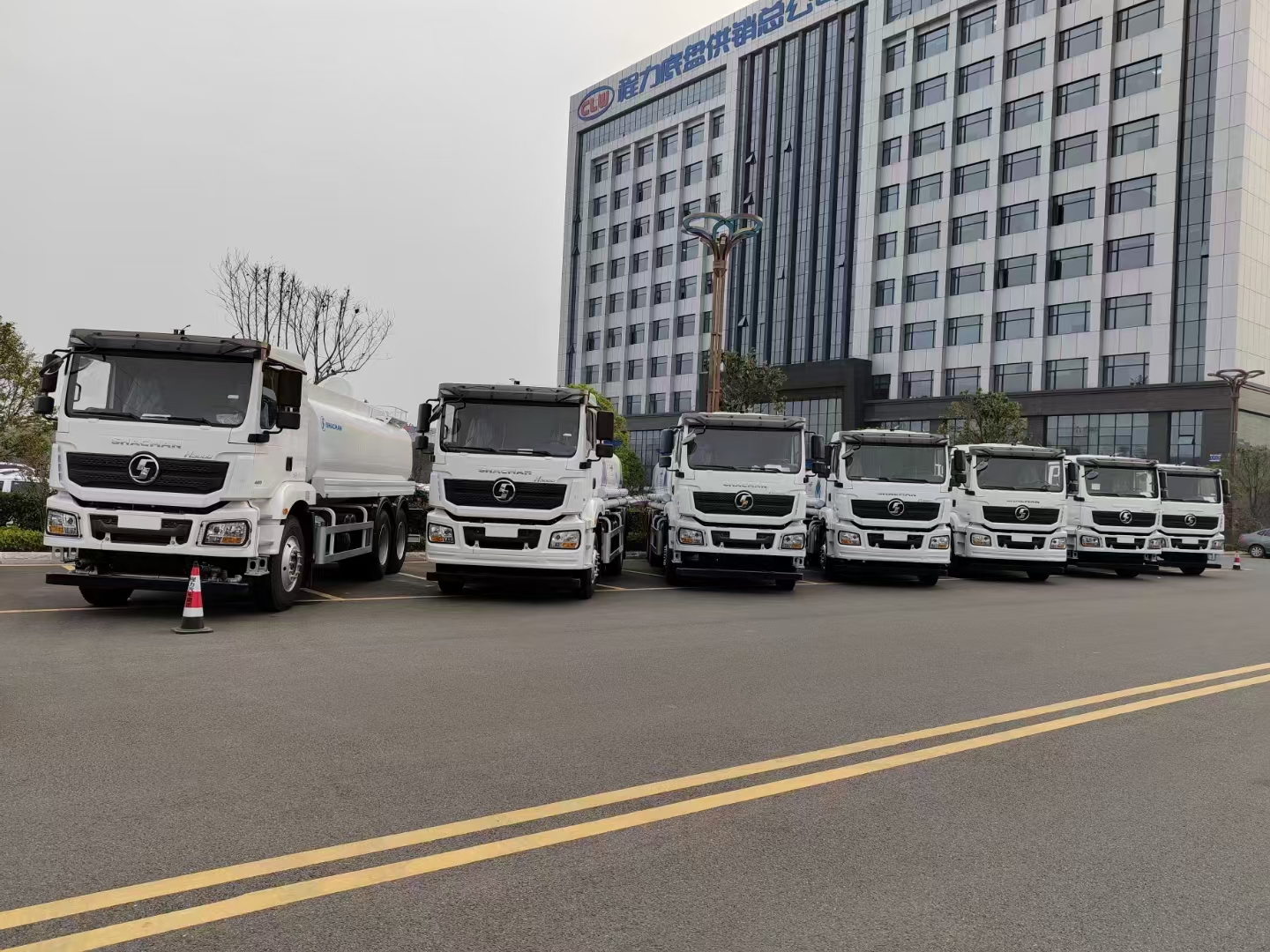 陜汽SHACMAN單橋灑水車外貿(mào)訂單